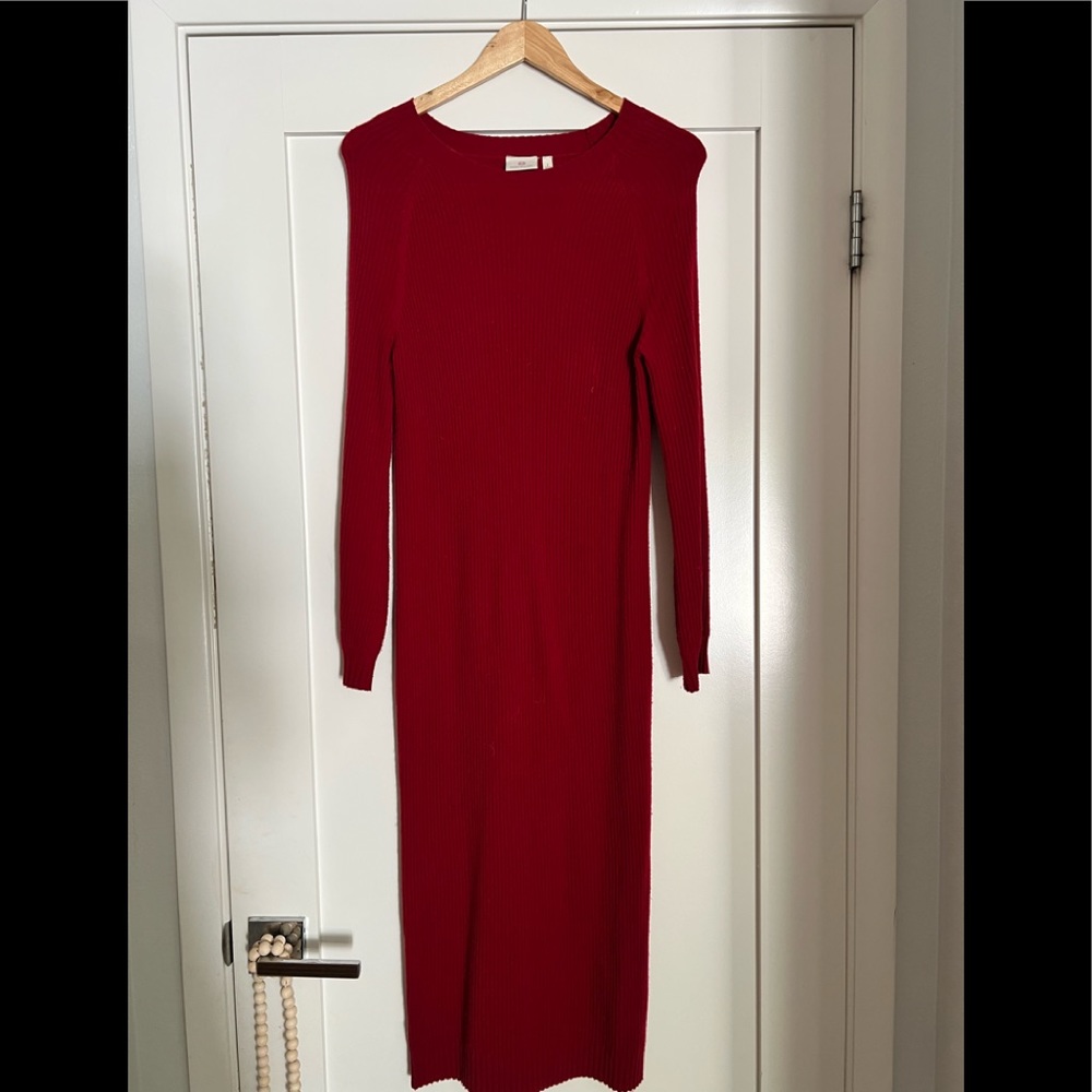 Red dress. AG.